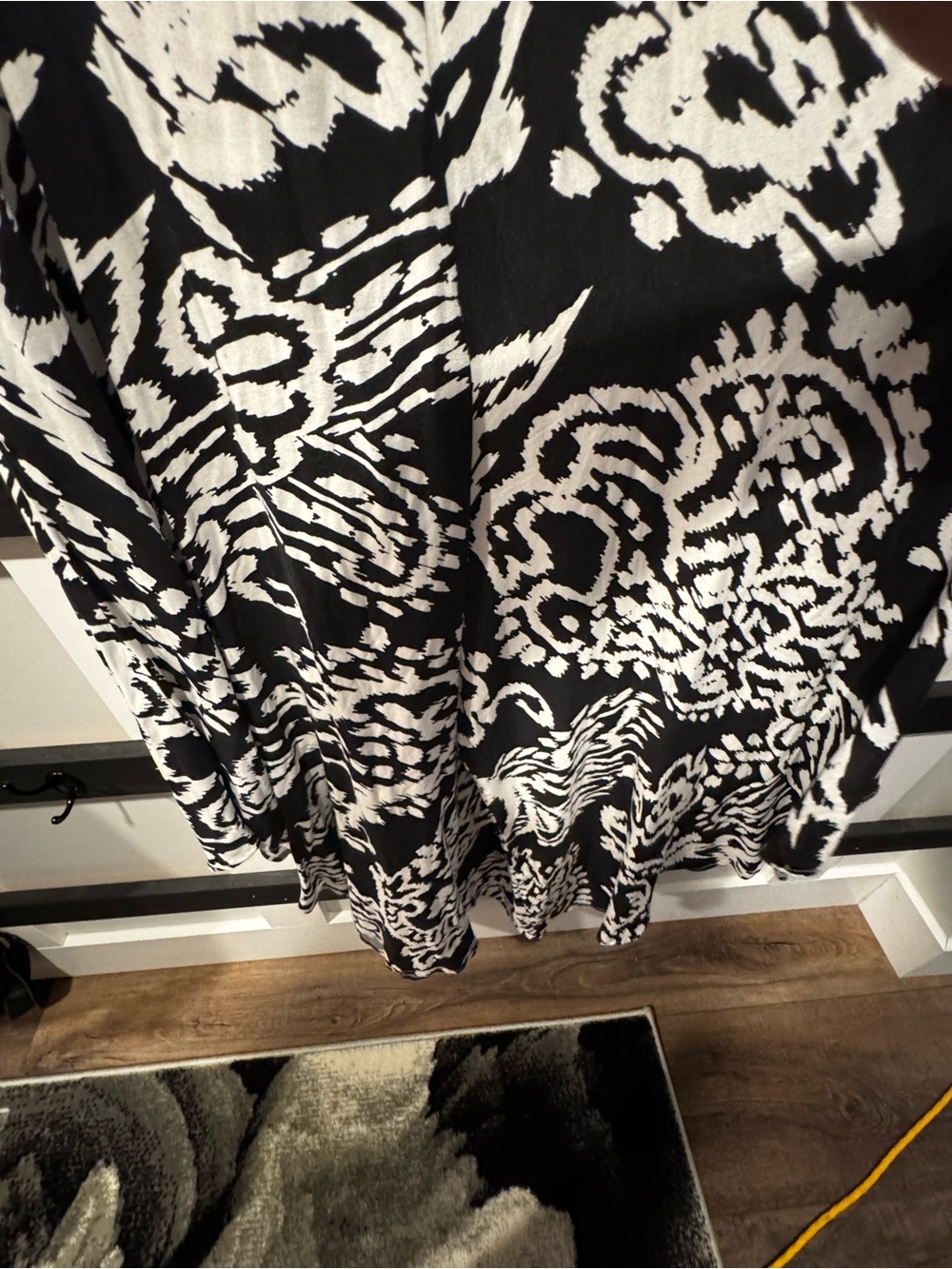 1 STATE Black & White Abstract tapered leg jumpsuit. - Picture 11 of 15